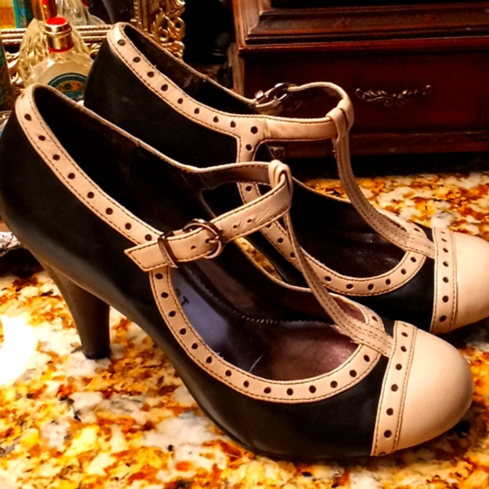❤💋 t-strap Heels by report size 7 and 1/2